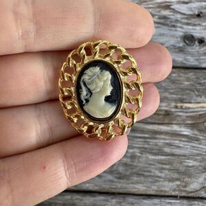Vintage Jewelry Black Faux Cameo Brooch Pin